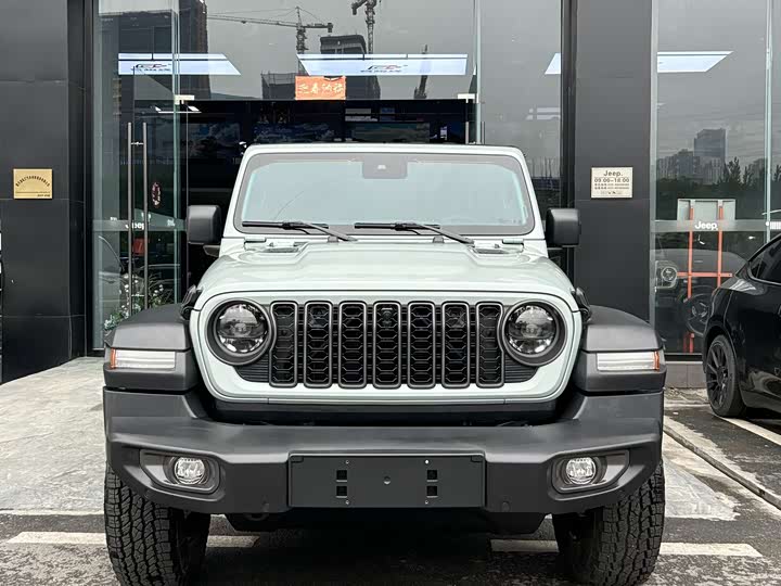 Фото 2 - Jeep Wrangler