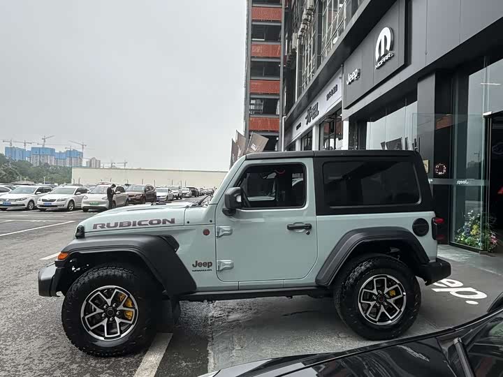 Фото 4 - Jeep Wrangler