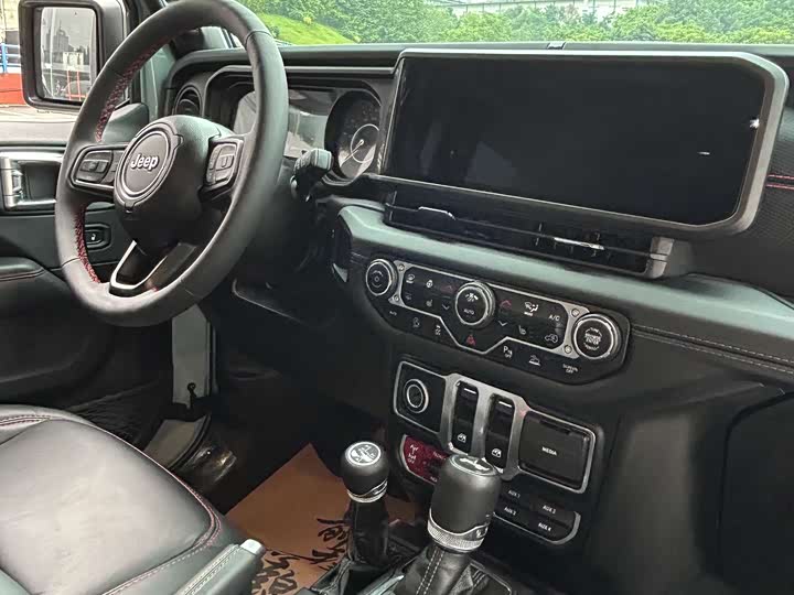 Фото 6 - Jeep Wrangler