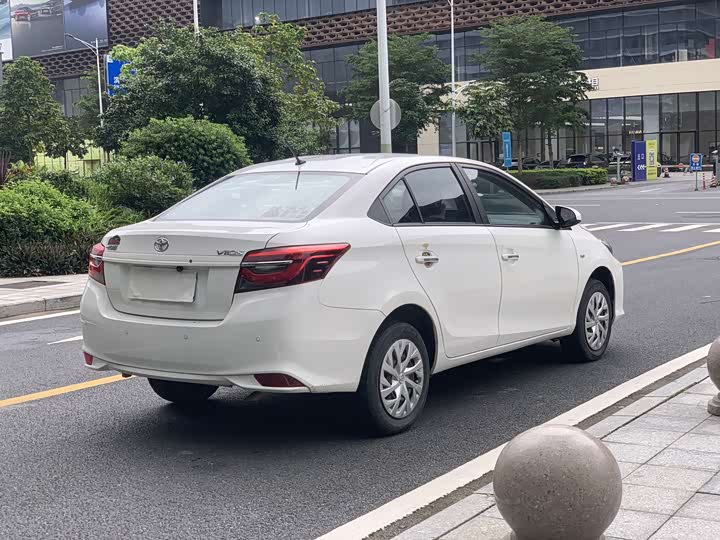 Фото 3 - Toyota Vios
