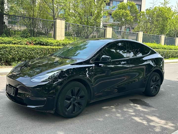 Фото 1 - Tesla Model Y