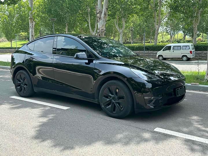 Фото 3 - Tesla Model Y