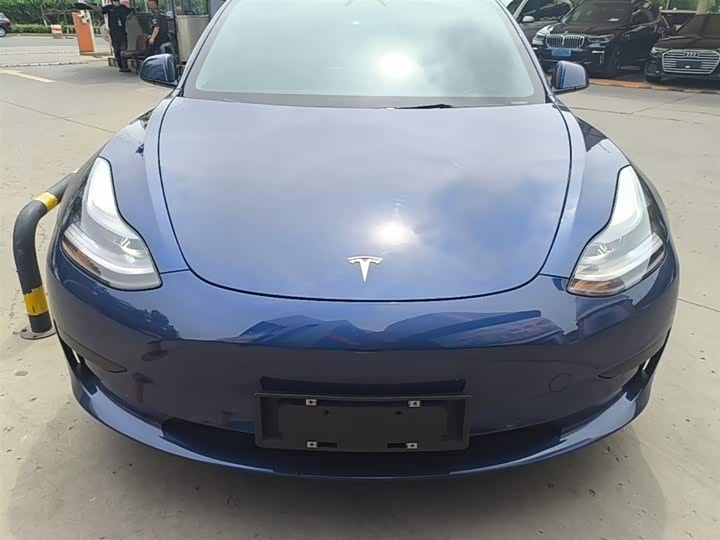 Фото 3 - Tesla Model 3