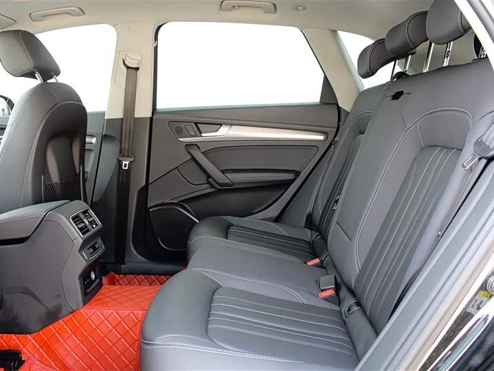 Фото 2 - Audi Q5L