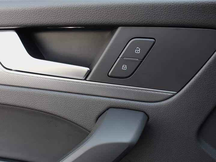 Фото 9 - Audi Q5L