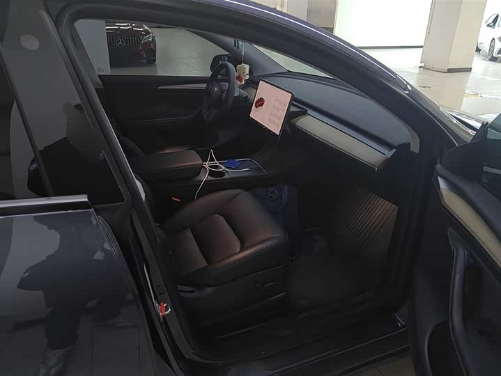 Zdjęcie 8 - Tesla Model Y