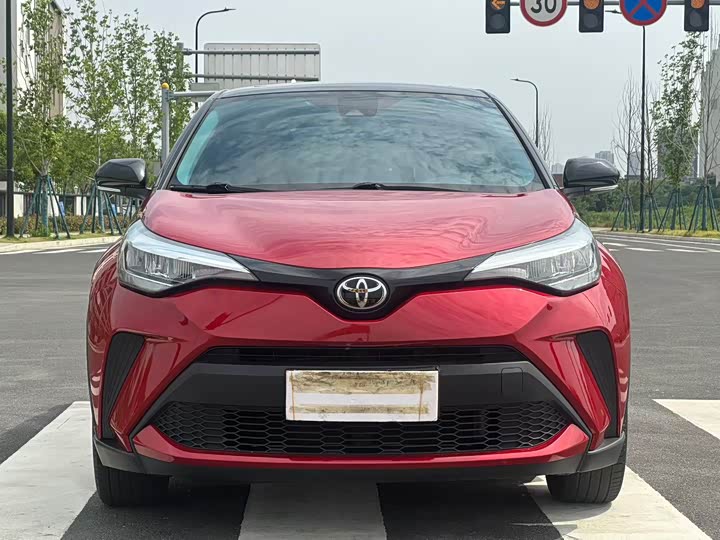 Фото 2 - Toyota C-HR