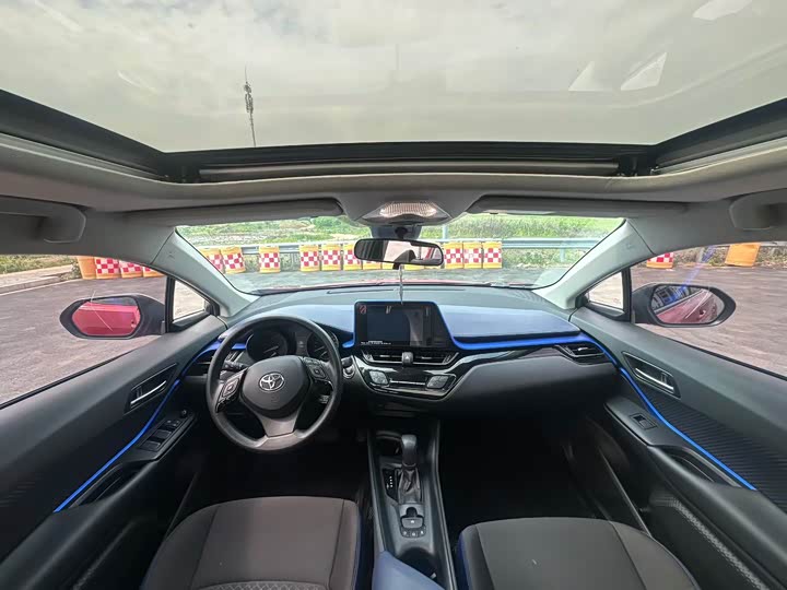 Фото 5 - Toyota C-HR