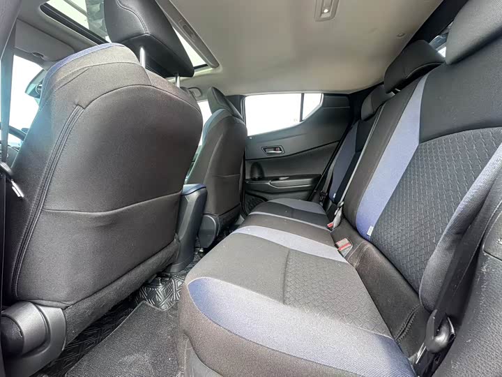 Фото 6 - Toyota C-HR