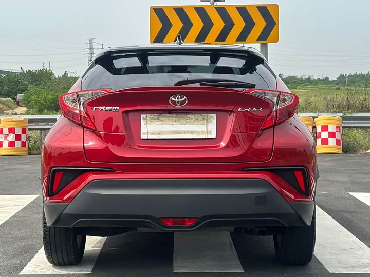 Фото 7 - Toyota C-HR