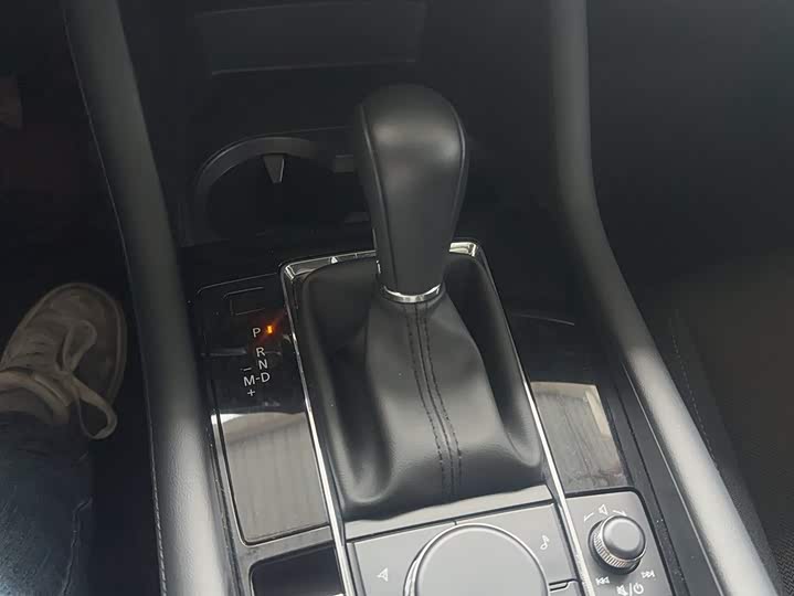 Фото 9 - Mazda 3 (Axela)