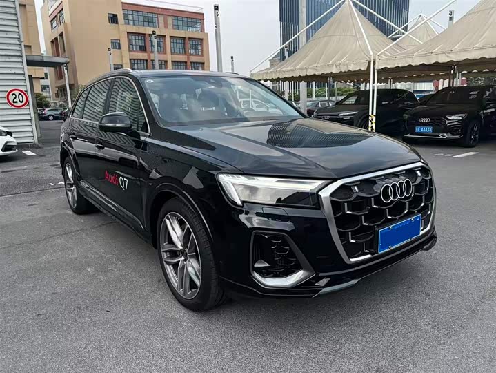 Audi Q7 2025 2025款 55 TFSI quattro S line运动型