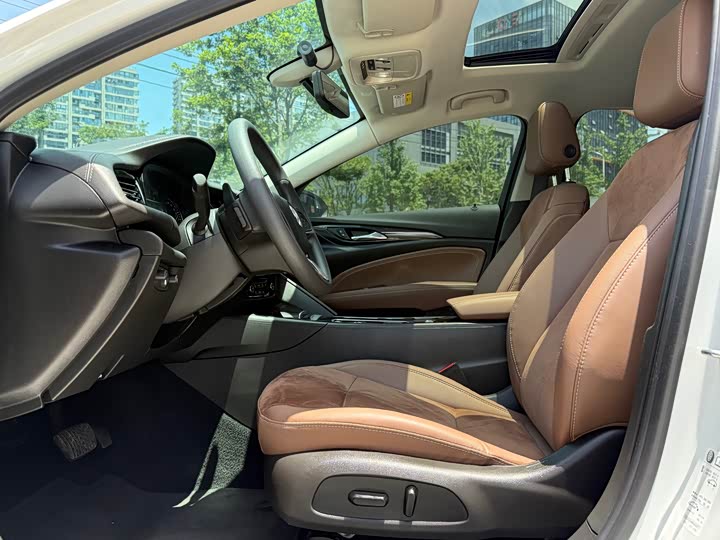 Фото 4 - Buick Regal