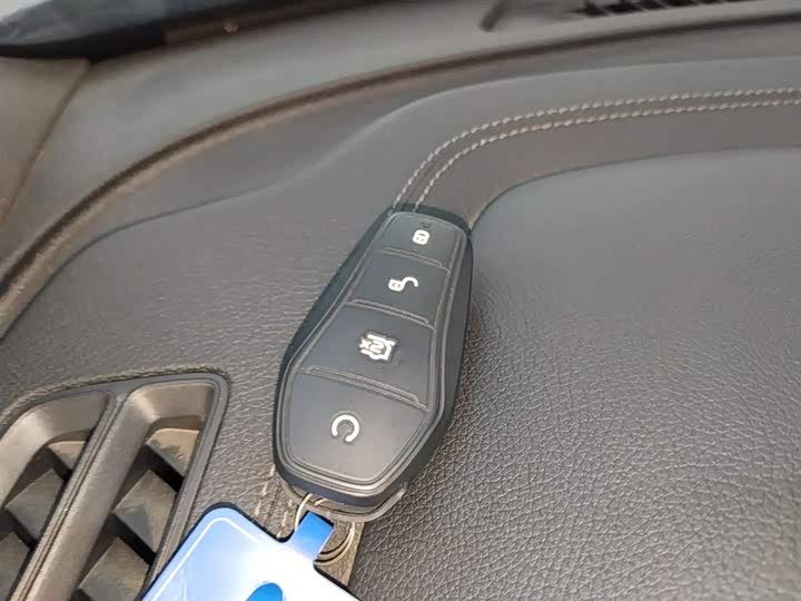 Фото 9 - BYD Tang Hybrid/EV