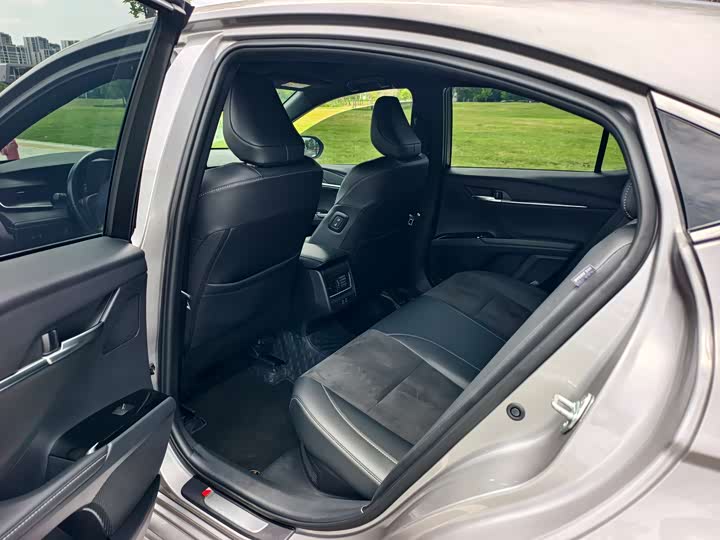 Toyota Camry 2026 2026款 双擎 2.0HXS 运动Plus版