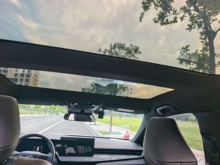 Toyota Camry 2026 2026款 双擎 2.0HXS 运动Plus版