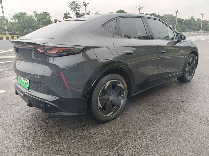 2025 Volkswagen ID.Unyx 06