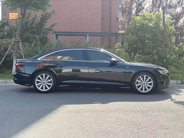 Фото 3 - Audi A6L