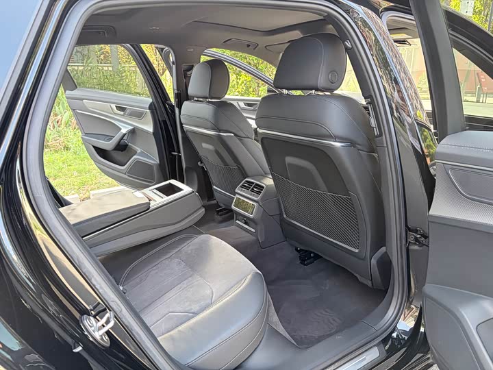 Фото 7 - Audi A6L