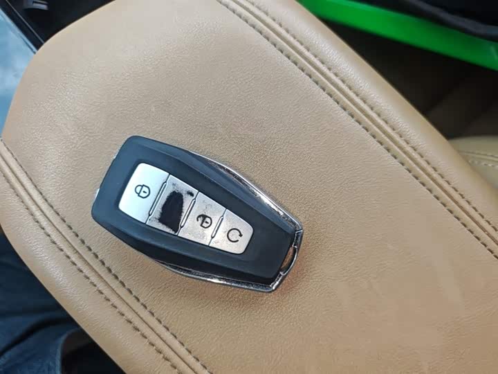 Фото 9 - Geely Emgrand L Hi·P Hybrid