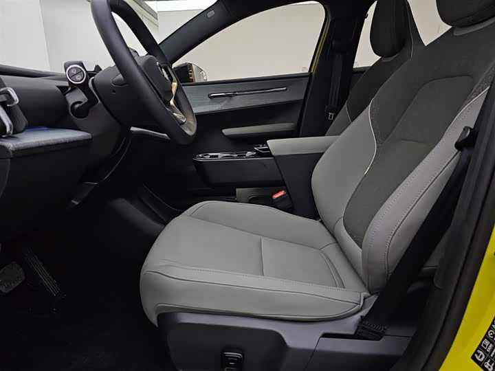 Volvo EX30 2025 2025款 双电机四驱高性能版 Ultra