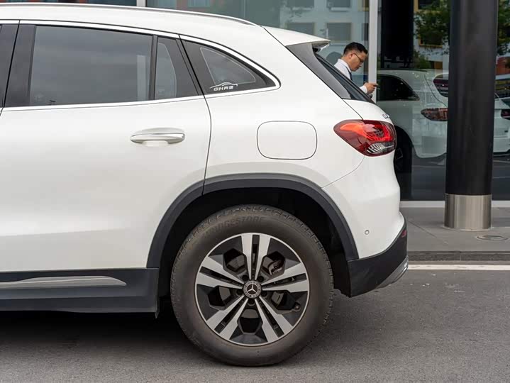Фото 5 - Mercedes-Benz GLA-Class
