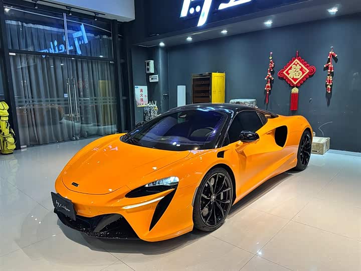 2023 McLaren Artura