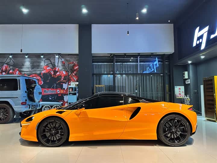 2023 McLaren Artura