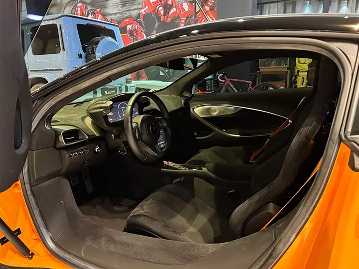 2023 McLaren Artura