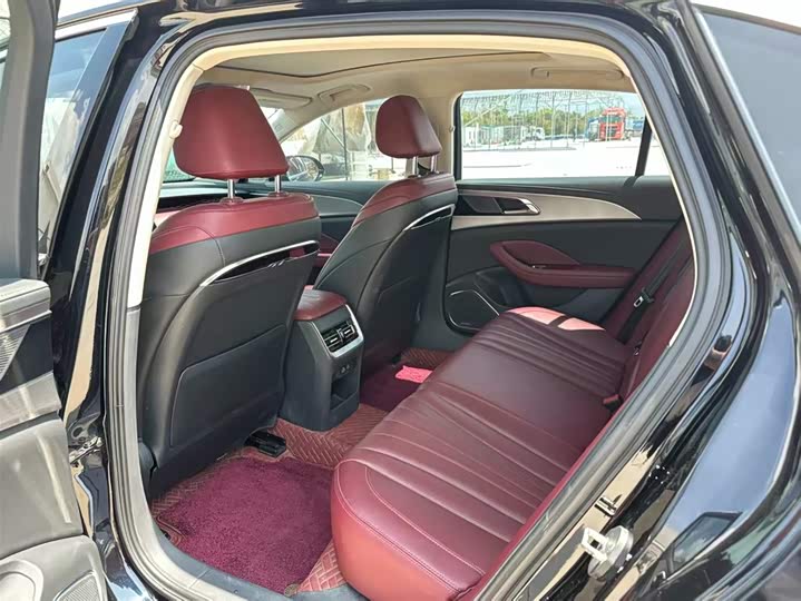 Фото 6 - Hongqi H5
