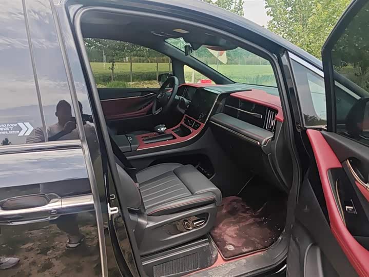 GAC Trumpchi M8 2025 2025款 宗师系列 超级混动版