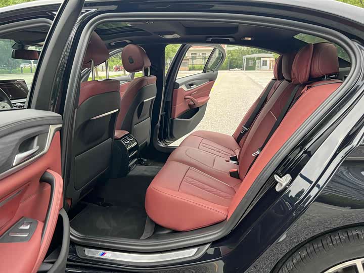 Zdjęcie 8 - BMW 5 Series