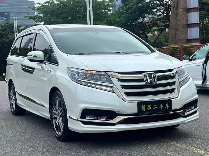 Фото 3 - Honda Elysion