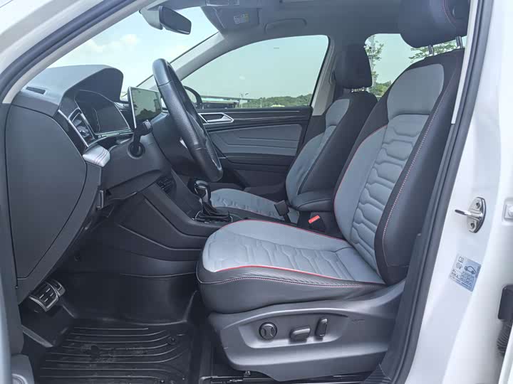 Фото 5 - Volkswagen Tiguan L Pro
