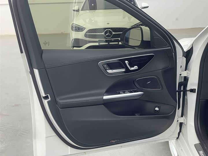Zdjęcie 4 - Mercedes-Benz C-Class