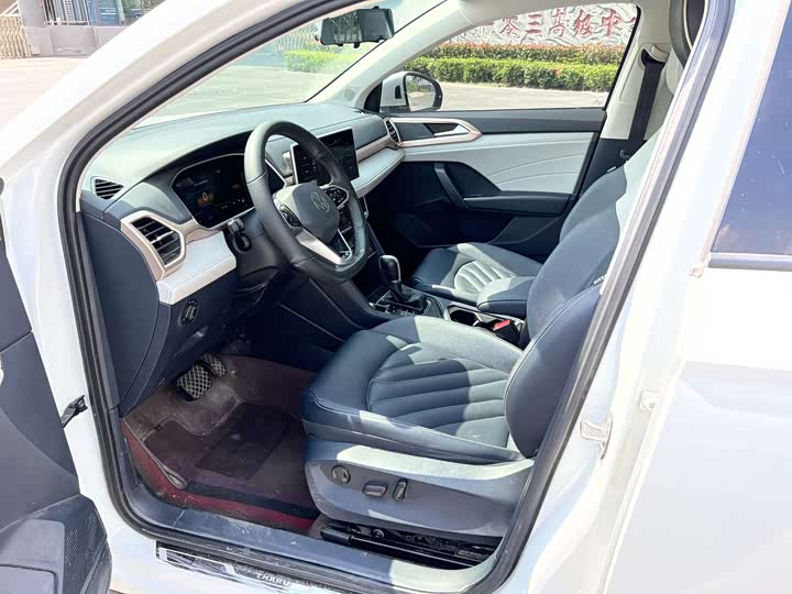 Фото 8 - Volkswagen Tharu