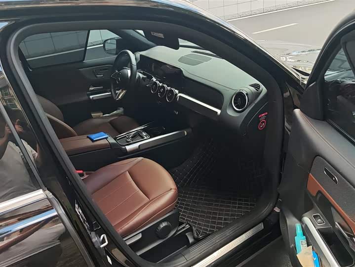 Фото 8 - Mercedes-Benz GLB-Class