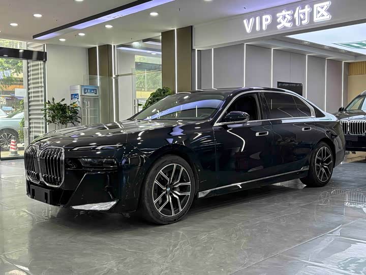Фото 1 - BMW 7 Series