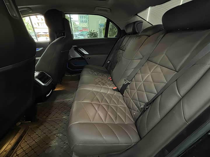 Фото 5 - BMW 7 Series