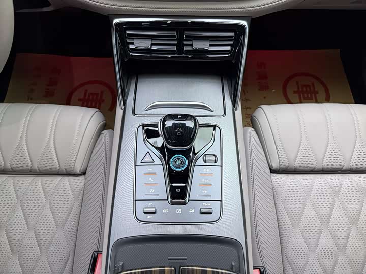 Фото 8 - BYD Tang Hybrid/EV
