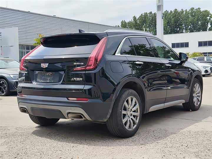Фото 7 - Cadillac XT4