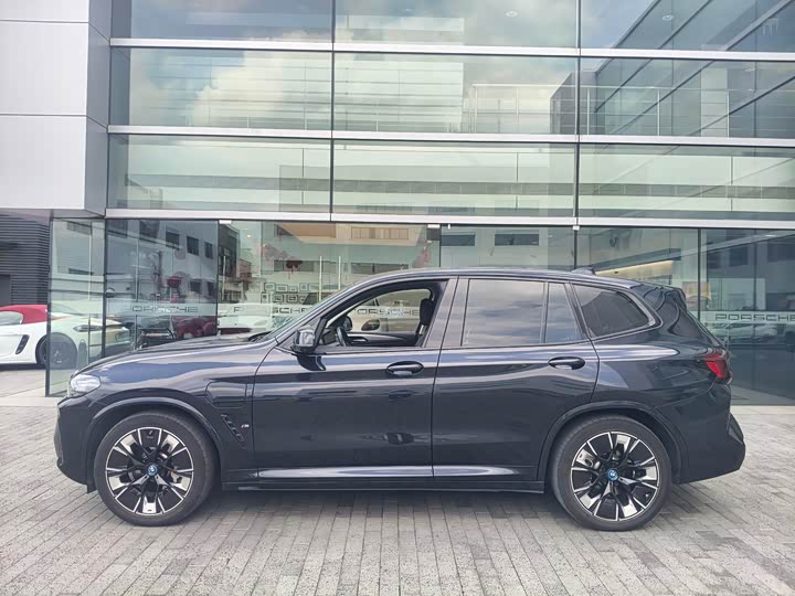 2024 BMW iX3