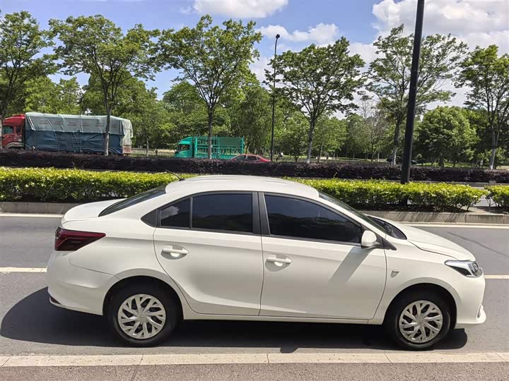 Фото 4 - Toyota Vios