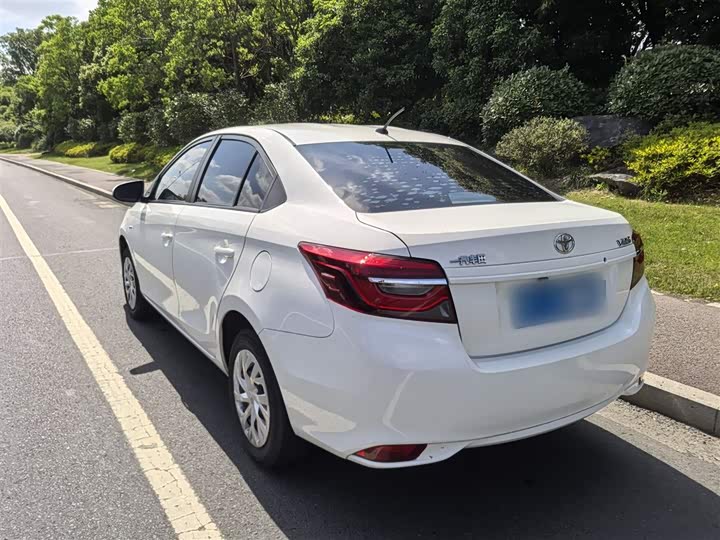 Фото 5 - Toyota Vios