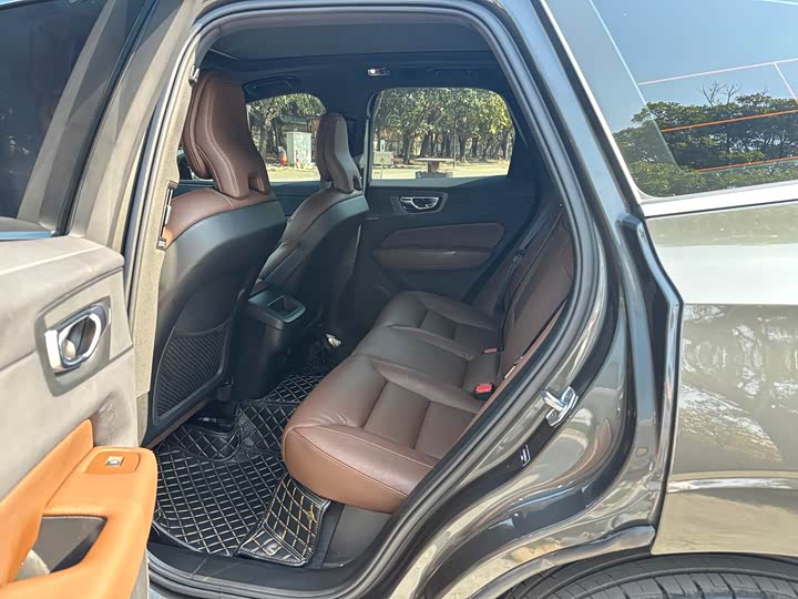 Фото 4 - Volvo XC60