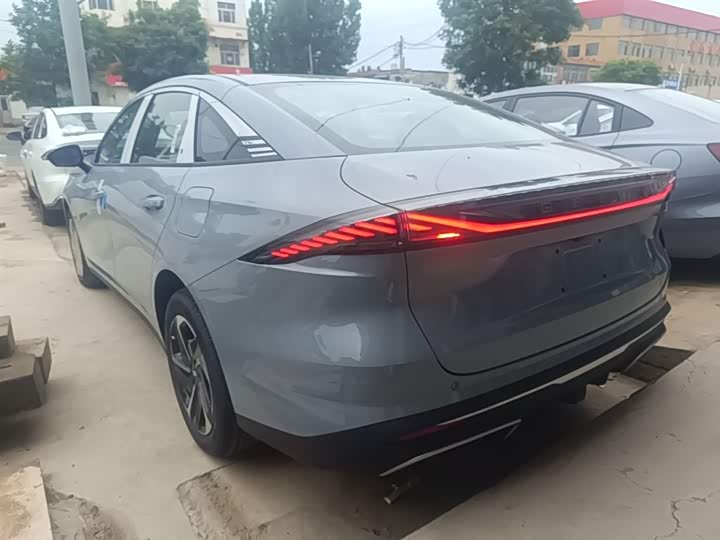 Geely Galaxy L6 2025 2025款 EM-i 140km 探索+版