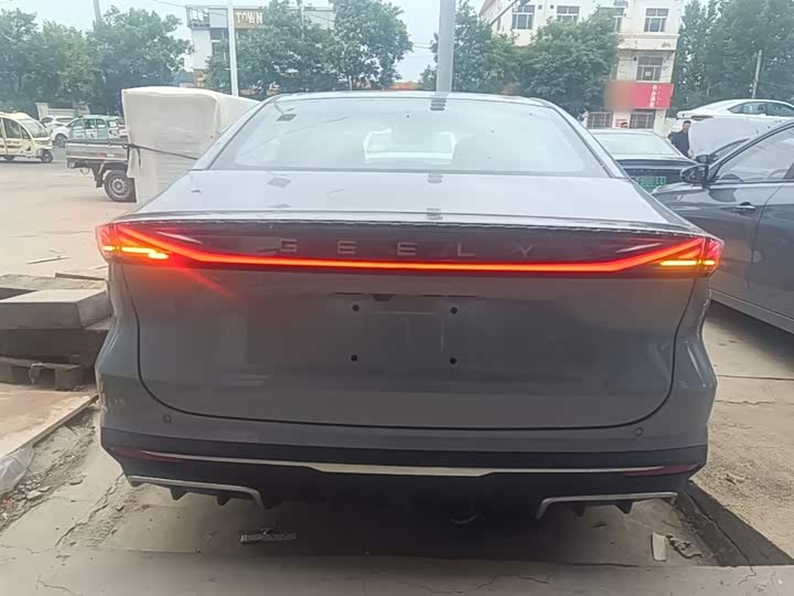 Geely Galaxy L6 2025 2025款 EM-i 140km 探索+版