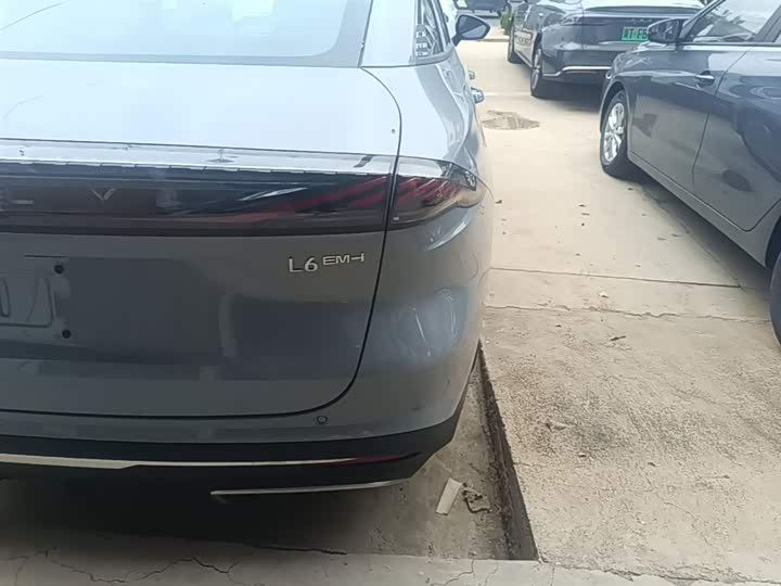 Geely Galaxy L6 2025 2025款 EM-i 140km 探索+版