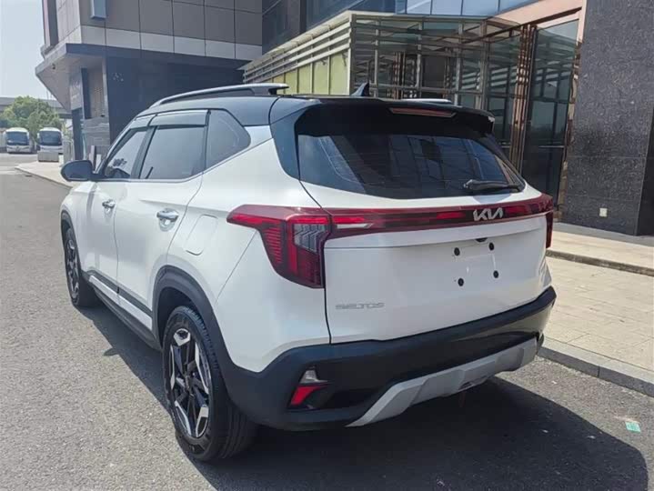 Kia Seltos 2023 2023款 1.5L CVT尊贵版