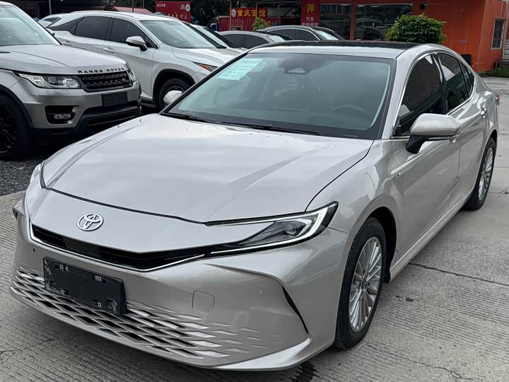 Фото 1 - Toyota Camry